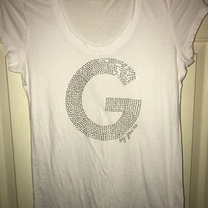 NWOT Guess t shirt size xl fits more like a large